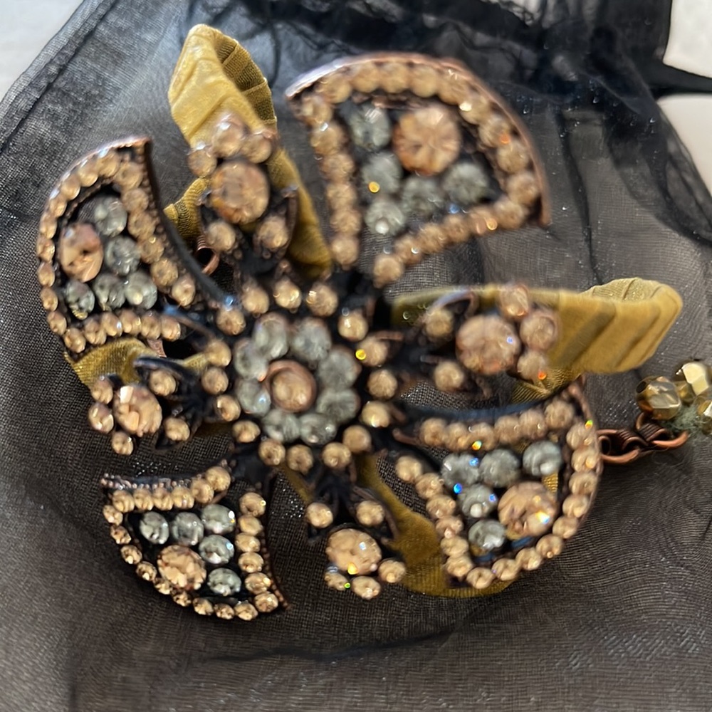 🤎🧡 Neiman Marcus Ornate Crystal Brown Cuff Bracelet Gorgeous 🤍
